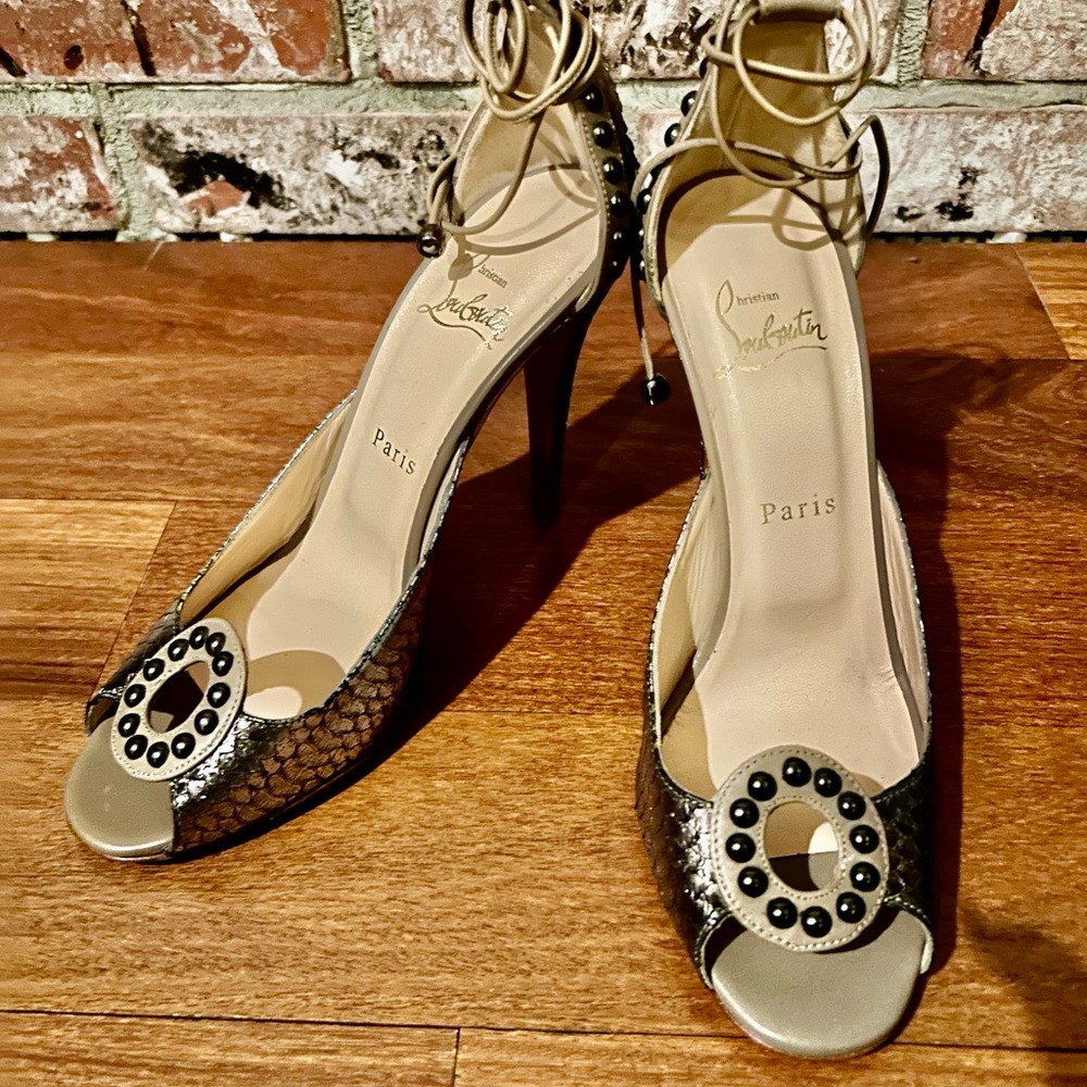 CHRISTIAN LOUBOUTIN SIZE- NEW